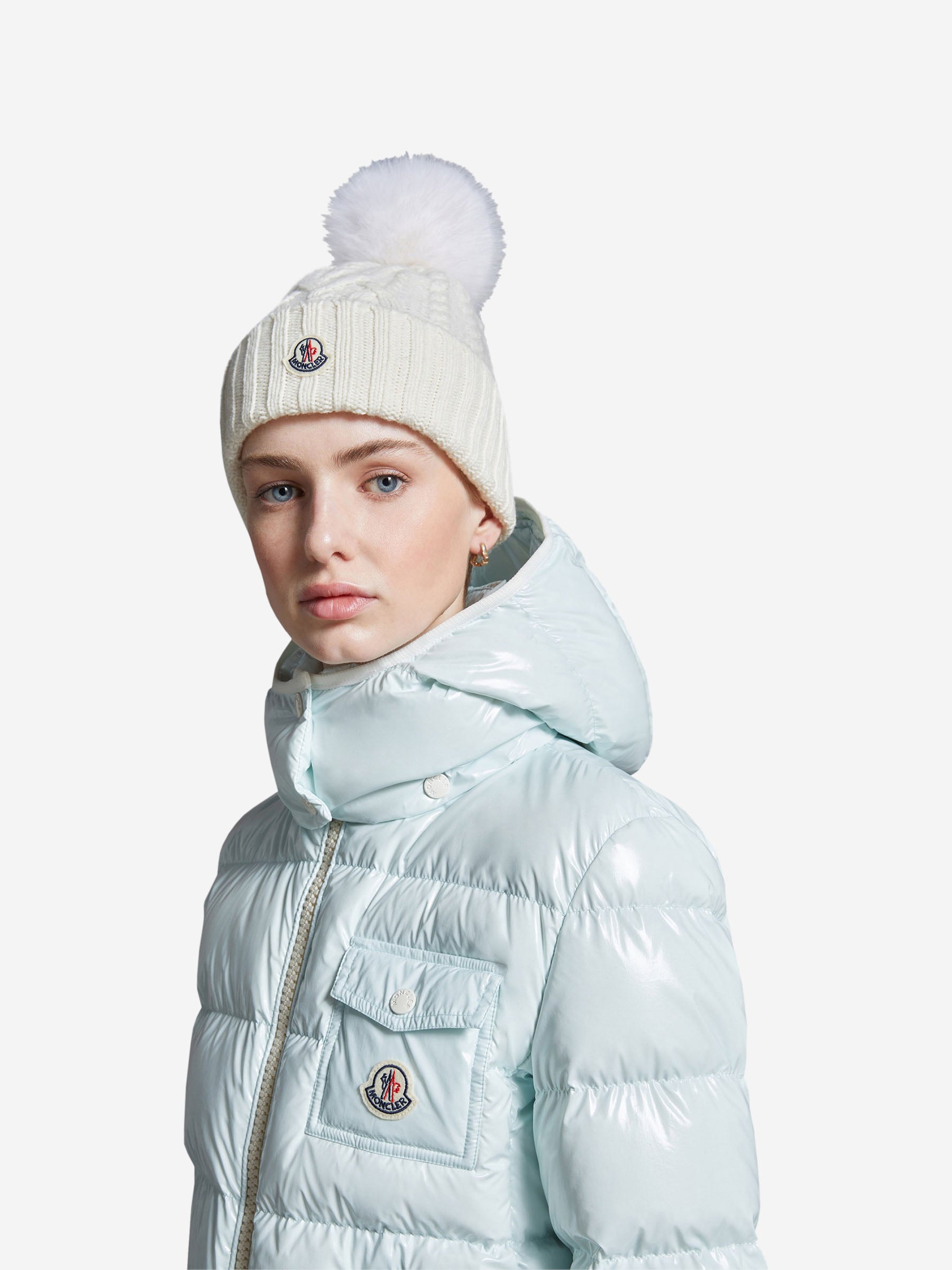 Moncler Gorro Logo Lana color Marfil sku 899-001950 01 - Foto 2