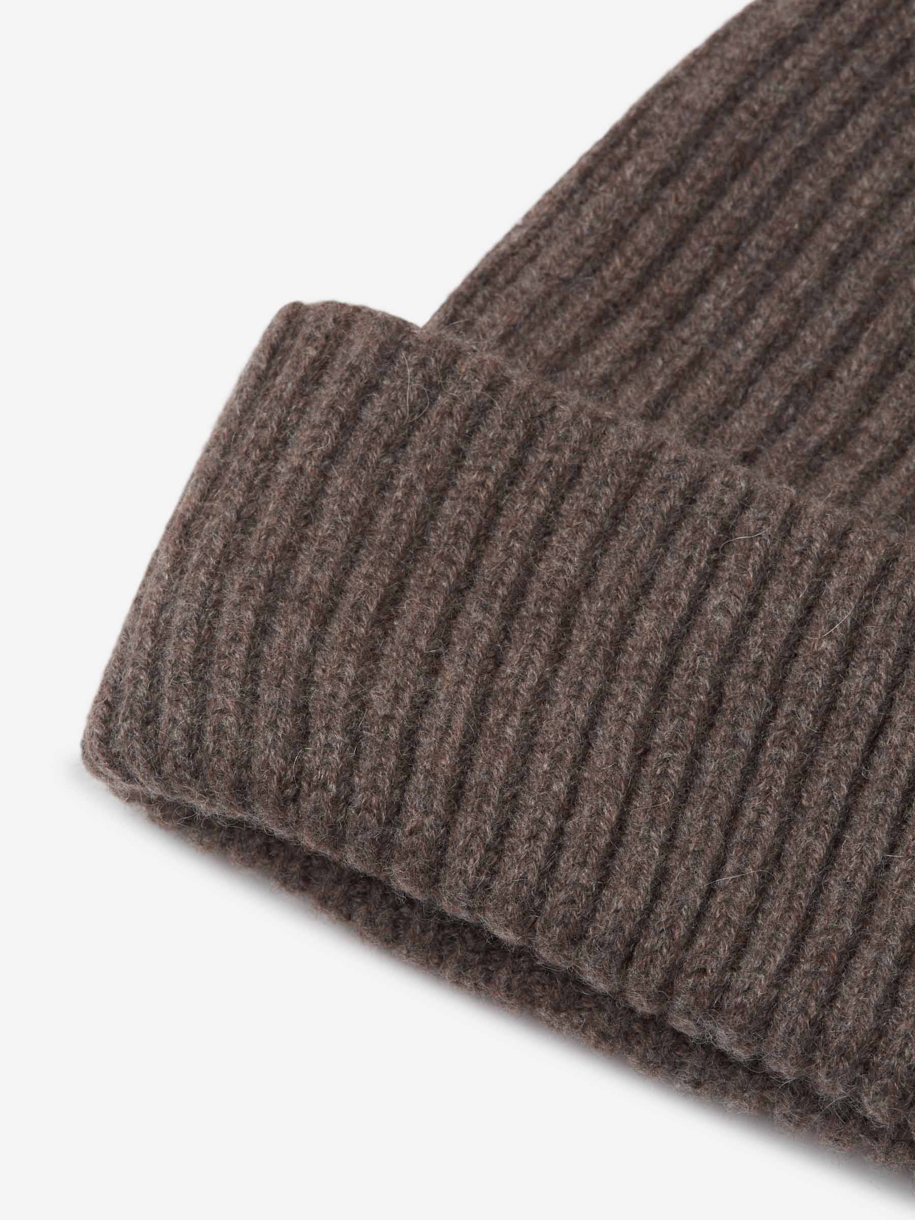 Fedeli Gorro Punto Cashmere color Marrón Oscuro sku 695-001654 02 - Foto 2