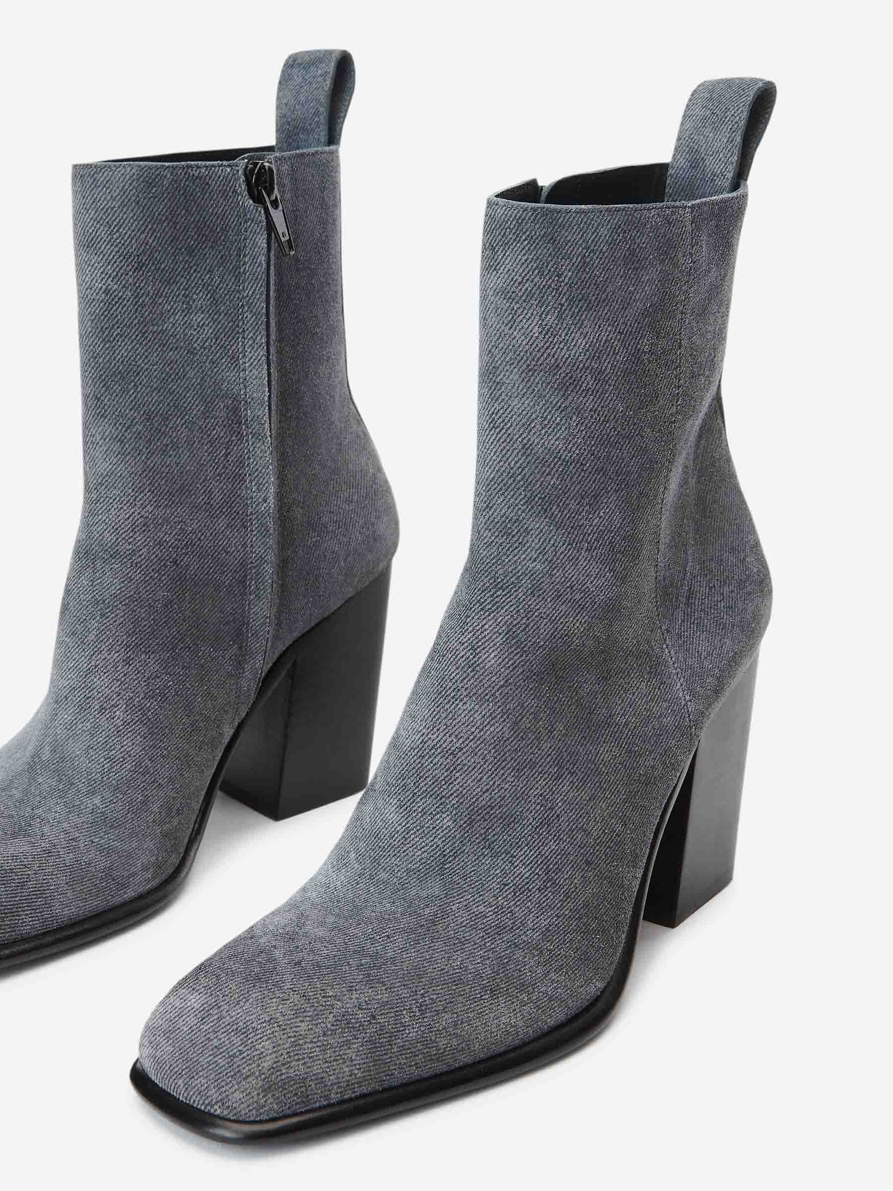 Alexander Wang Botas Tacon Piel color Gris Piedra sku 805-000766 01 - Foto 2