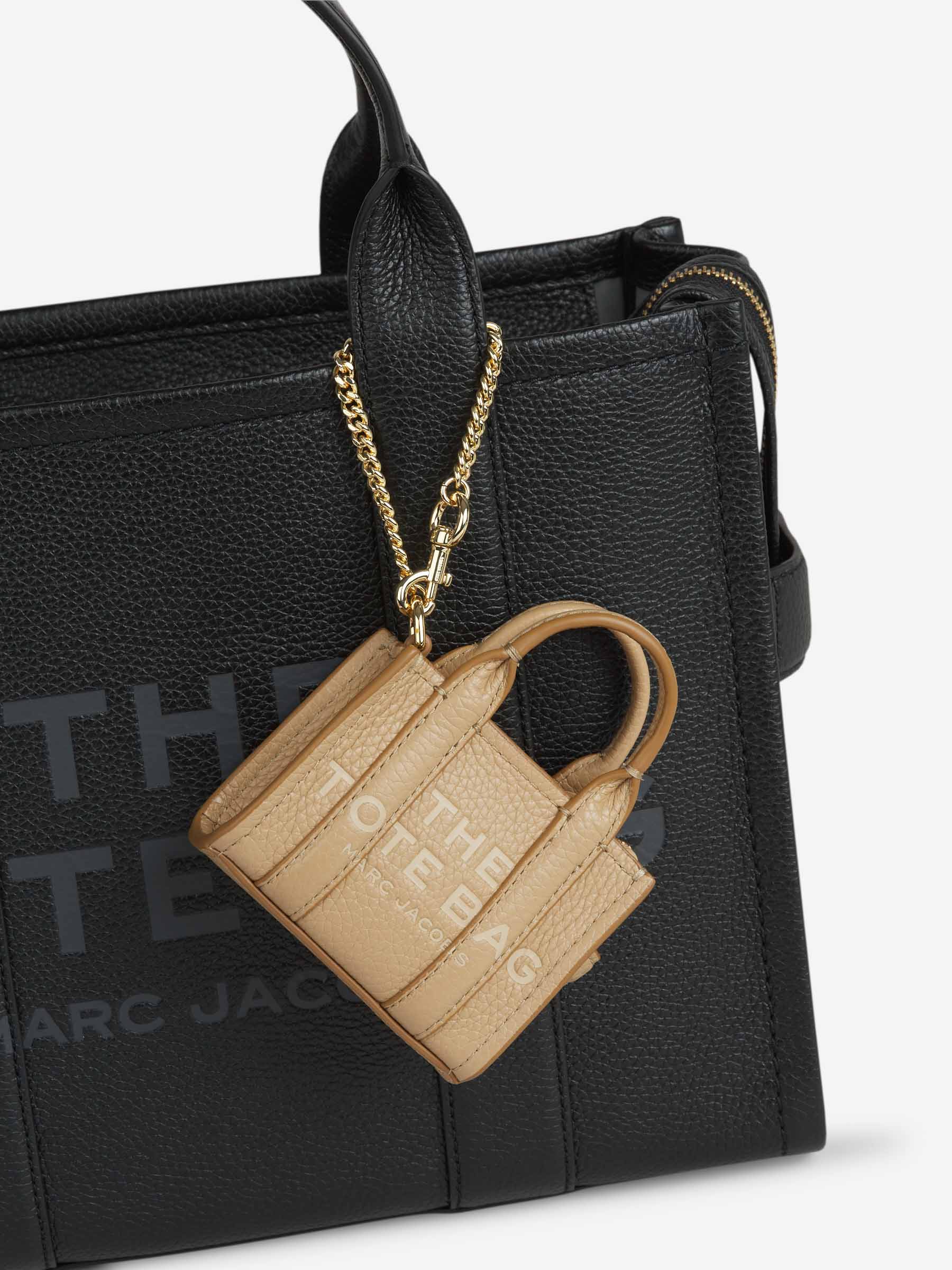 Marc Jacobs Cartera The Nano Tote Bag Charm color Caramelo sku 820-000712 03 - Foto 4