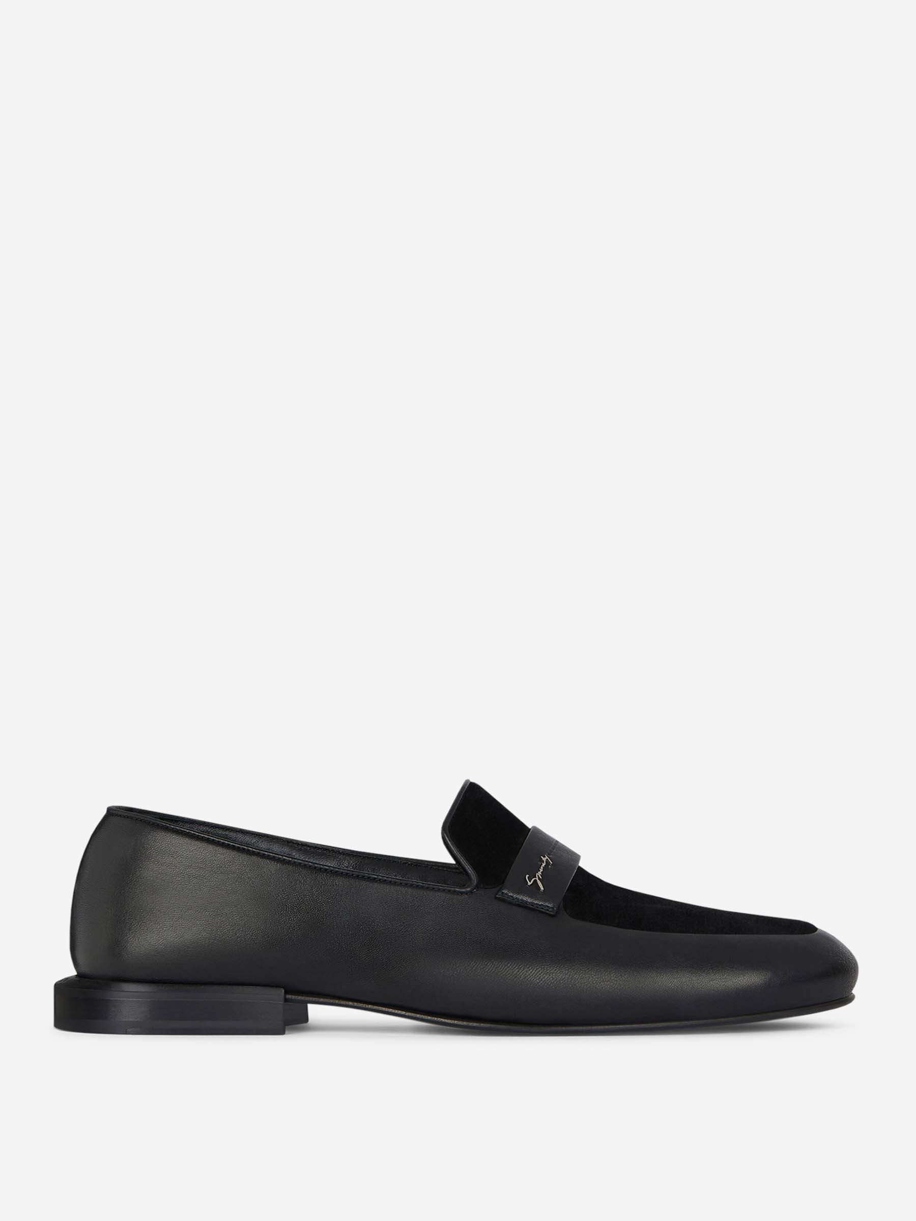 Givenchy Mocasines Piel Ante color Negro sku 611-004461 01 - Foto 1