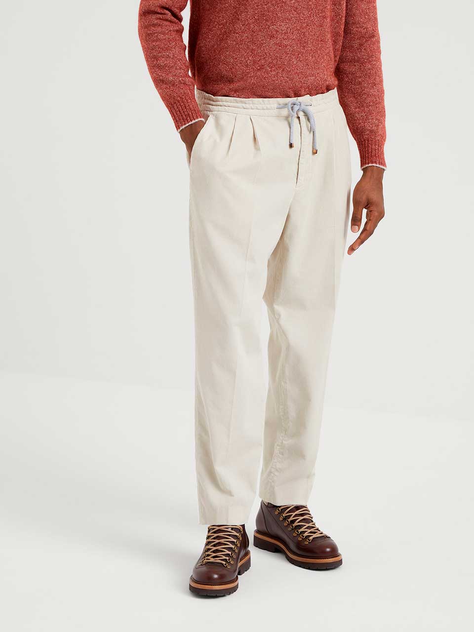 Brunello Cucinelli Joggers Pana Plisados color Beige sku 521-003097 01 - Foto 5